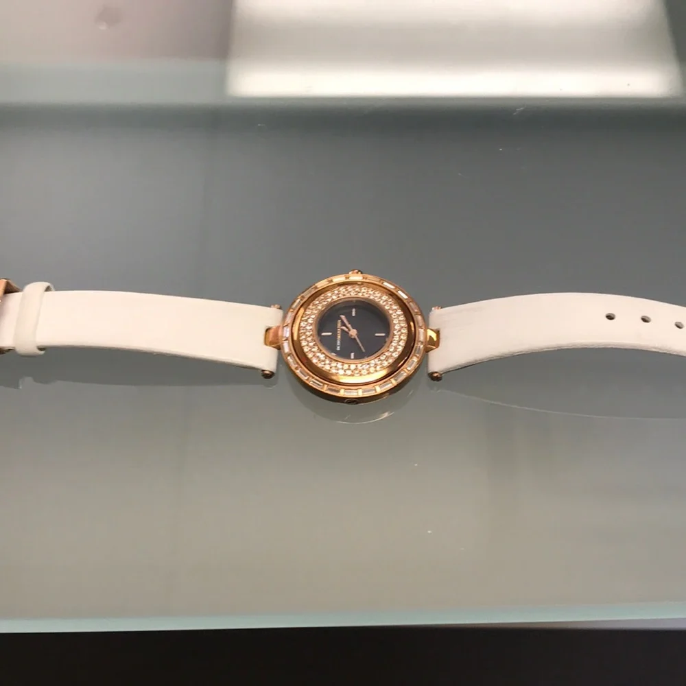 White BCBGMAXAZRIA watch - Picture 3 of 9